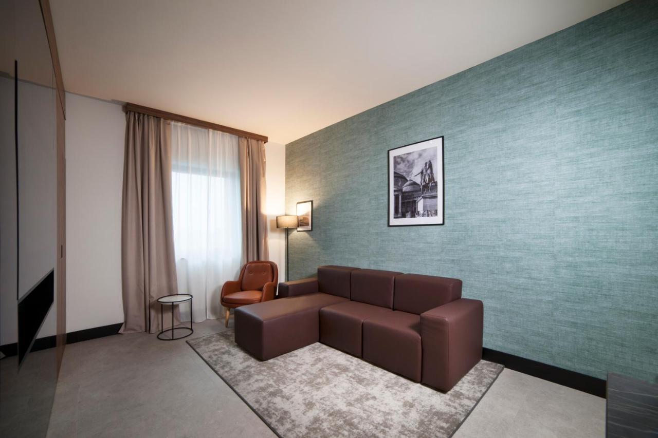 Radisson Hotel Nola Naples Экстерьер фото