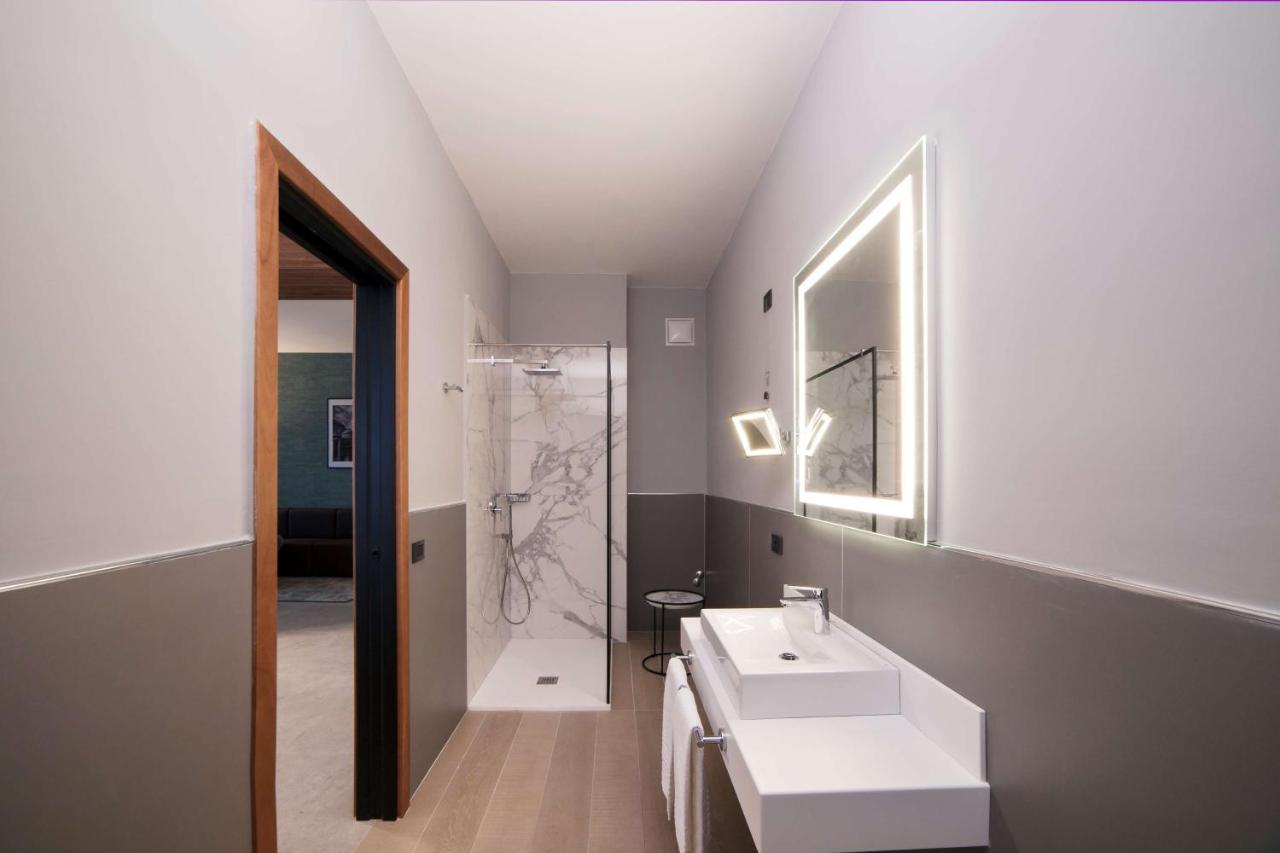 Radisson Hotel Nola Naples Экстерьер фото